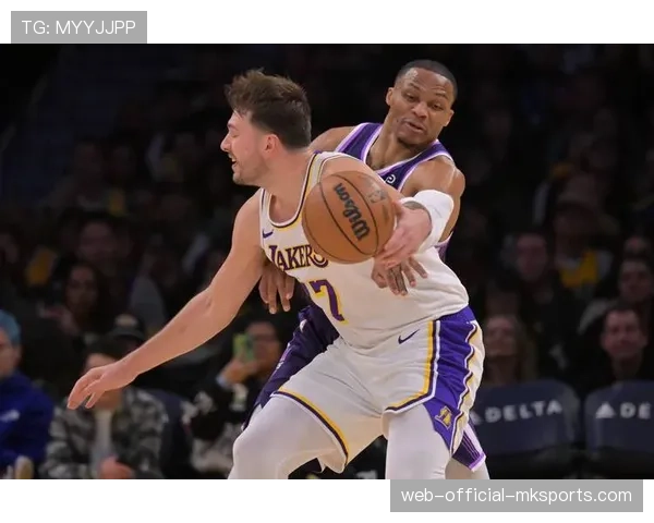 湖人防守效率联盟第21位，三巨头合砍80分难掩体系漏洞